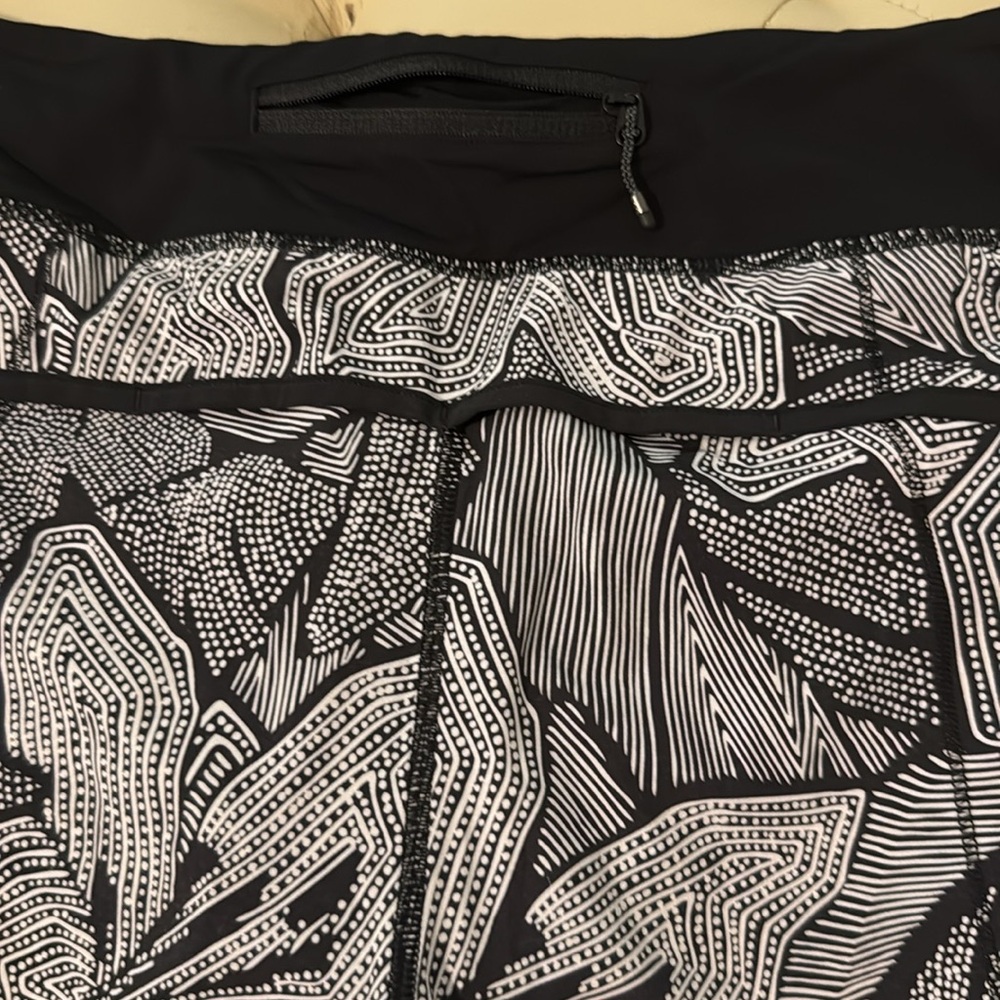 Lululemon Shorts Speed Short Dottie Tribe Black & White sz. 8  2.5” - Picture 7 of 8